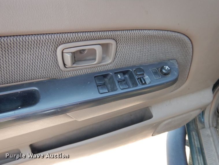 image for item DG0756 2002 Nissan Frontier  Crew Cab pickup truck