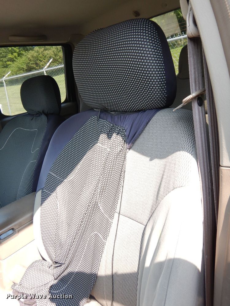 image for item DG0756 2002 Nissan Frontier  Crew Cab pickup truck