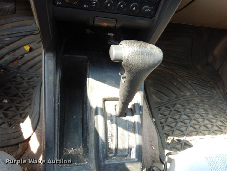 image for item DG0756 2002 Nissan Frontier  Crew Cab pickup truck