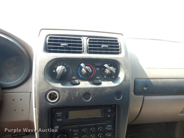 image for item DG0756 2002 Nissan Frontier  Crew Cab pickup truck