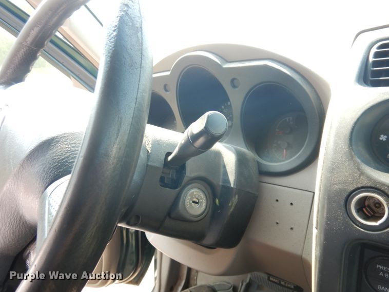 image for item DG0756 2002 Nissan Frontier  Crew Cab pickup truck