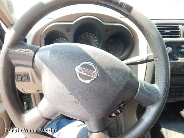 image for item DG0756 2002 Nissan Frontier  Crew Cab pickup truck