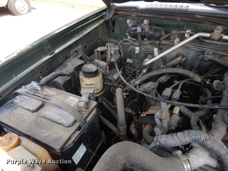 image for item DG0756 2002 Nissan Frontier  Crew Cab pickup truck