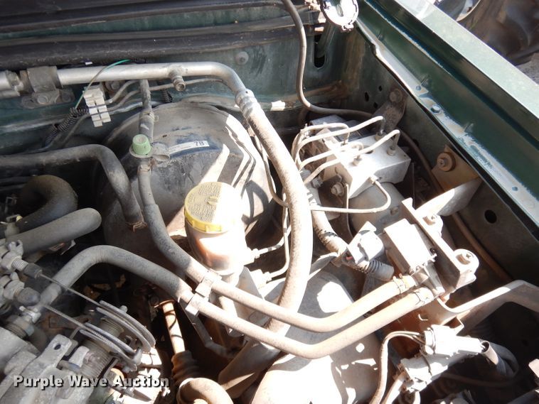 image for item DG0756 2002 Nissan Frontier  Crew Cab pickup truck