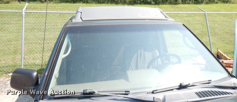 image for item DG0756 2002 Nissan Frontier  Crew Cab pickup truck