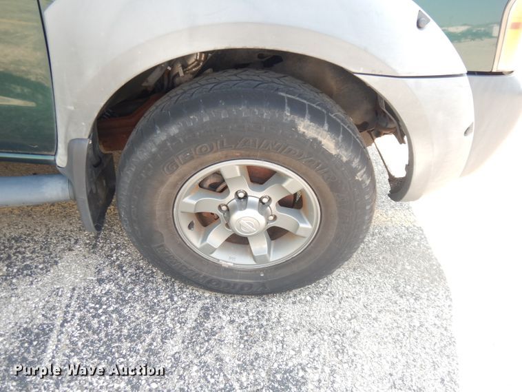 image for item DG0756 2002 Nissan Frontier  Crew Cab pickup truck