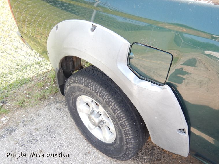image for item DG0756 2002 Nissan Frontier  Crew Cab pickup truck