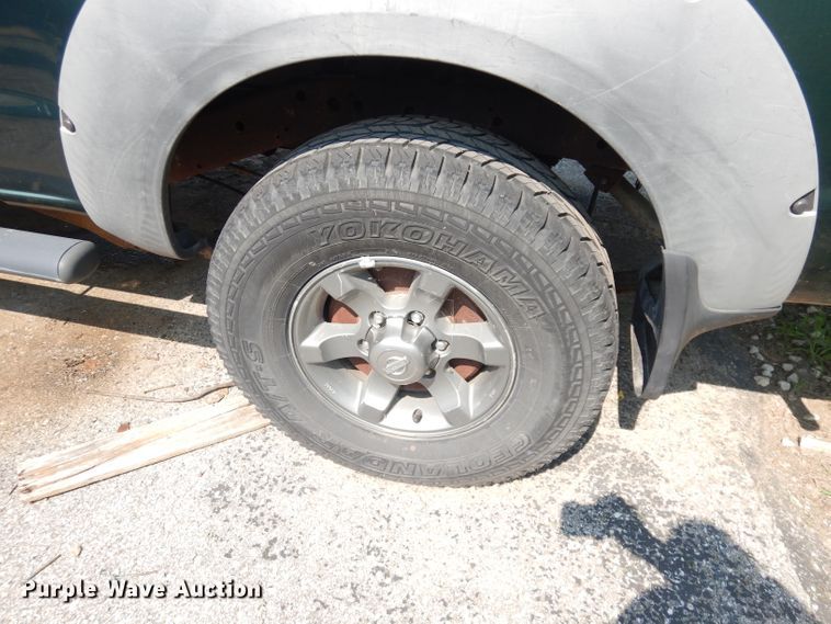 image for item DG0756 2002 Nissan Frontier  Crew Cab pickup truck