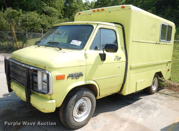 image for item DG0757 1988 Chevrolet G30  delivery truck