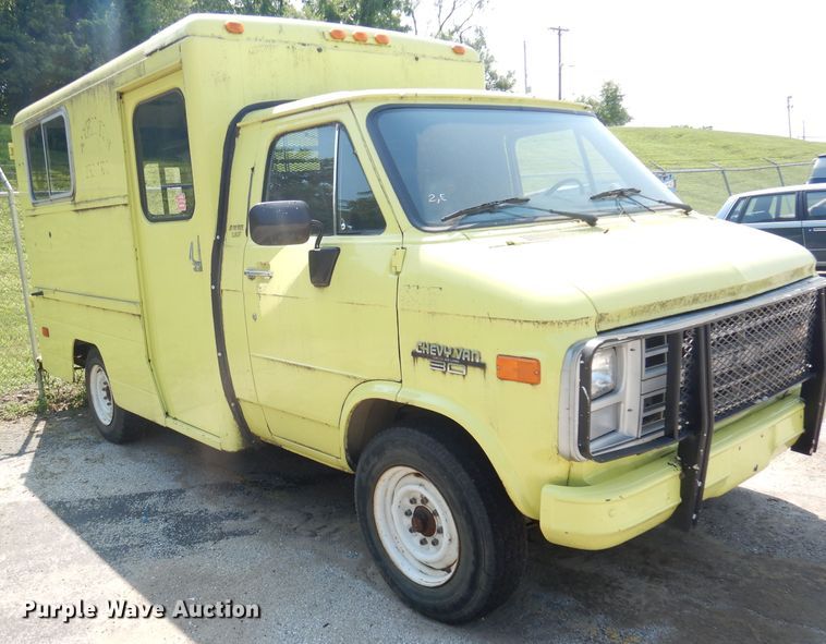 image for item DG0757 1988 Chevrolet G30  delivery truck