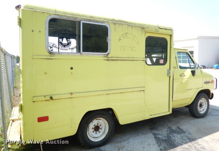 image for item DG0757 1988 Chevrolet G30  delivery truck
