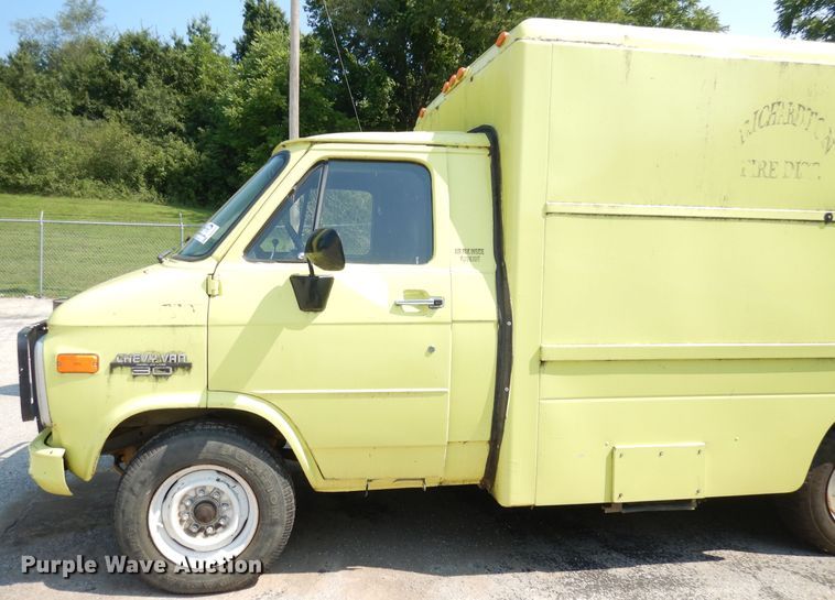 image for item DG0757 1988 Chevrolet G30  delivery truck