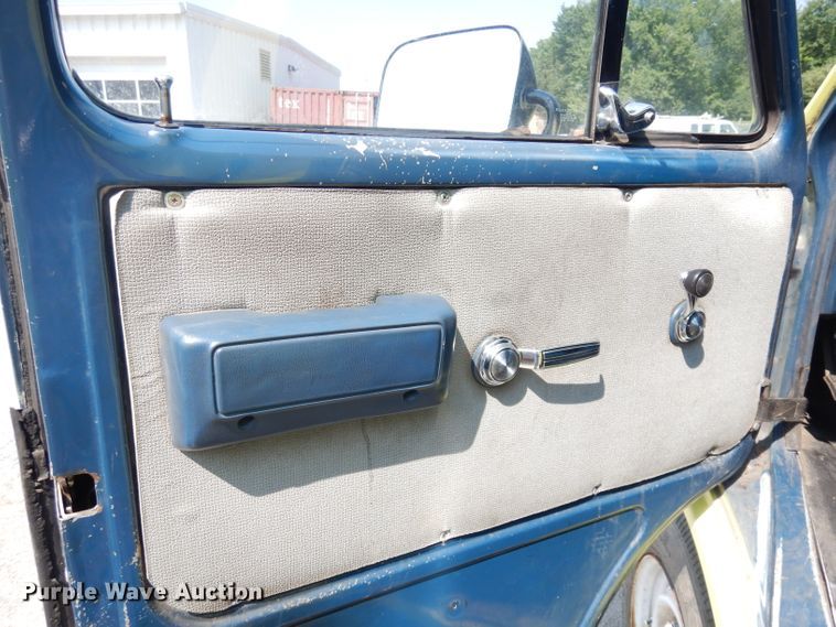 image for item DG0757 1988 Chevrolet G30  delivery truck