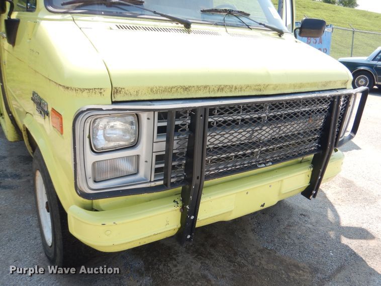 image for item DG0757 1988 Chevrolet G30  delivery truck