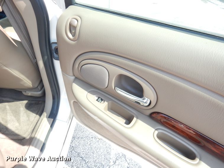 image for item DG0758 2003 Chrysler Concorde Limited