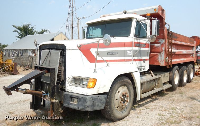 image for item DG0775 1989 Freightliner FLD120  dump truck