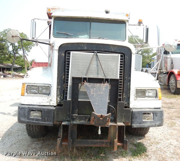 image for item DG0775 1989 Freightliner FLD120  dump truck
