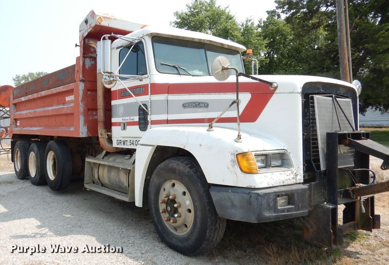 image for item DG0775 1989 Freightliner FLD120  dump truck
