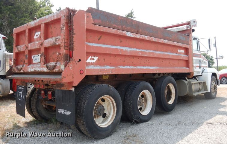image for item DG0775 1989 Freightliner FLD120  dump truck