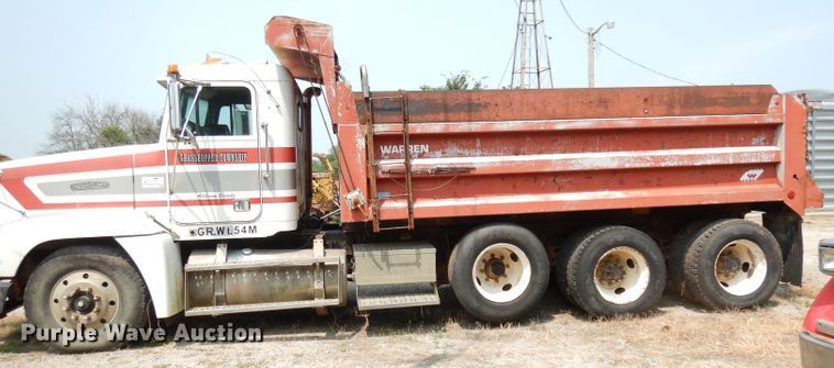 image for item DG0775 1989 Freightliner FLD120  dump truck