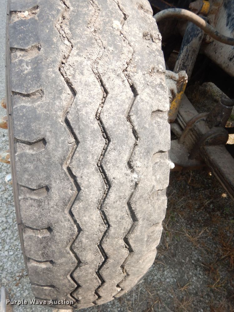 image for item DG0775 1989 Freightliner FLD120  dump truck