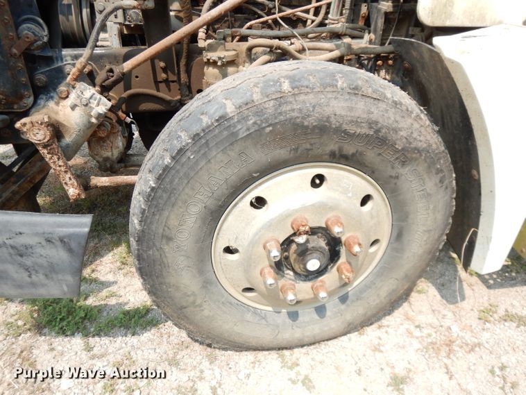 image for item DG0775 1989 Freightliner FLD120  dump truck