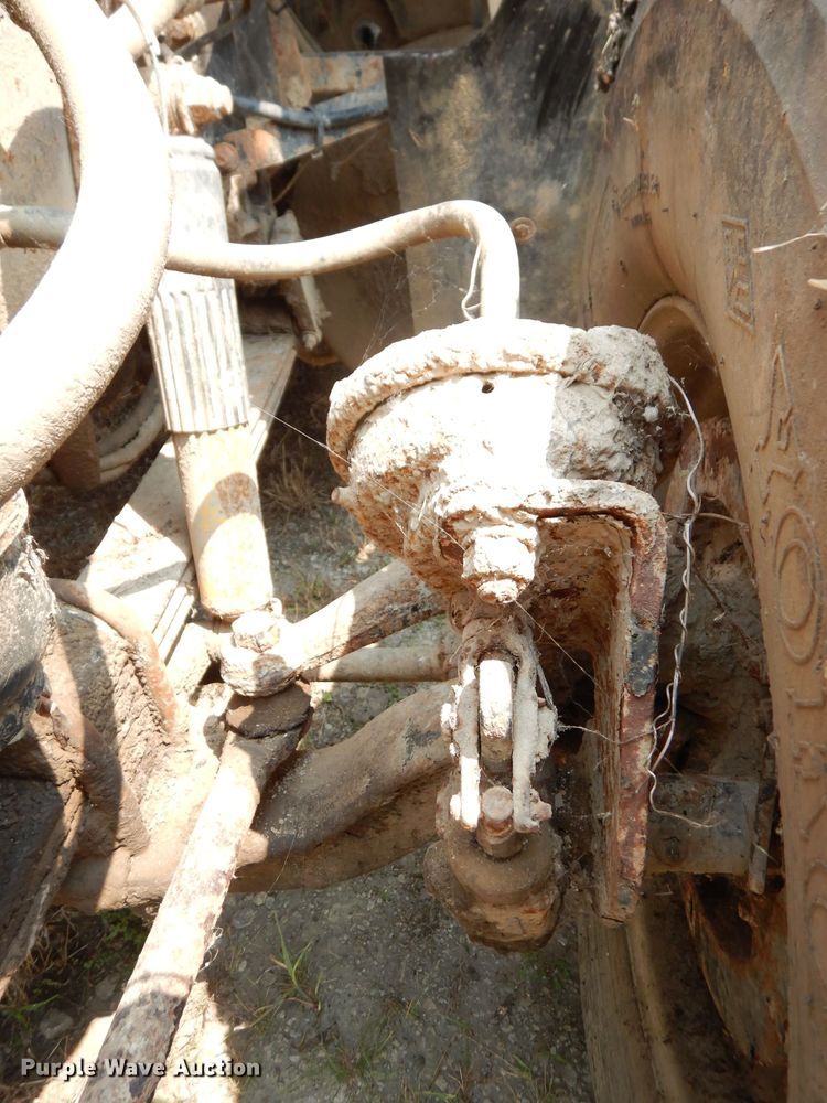 image for item DG0775 1989 Freightliner FLD120  dump truck