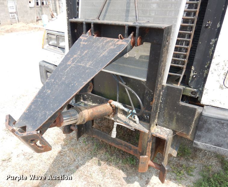 image for item DG0775 1989 Freightliner FLD120  dump truck