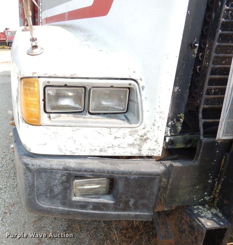image for item DG0775 1989 Freightliner FLD120  dump truck