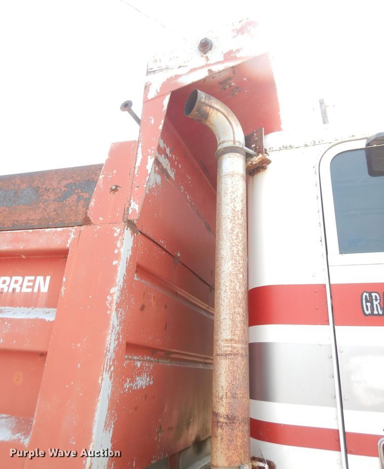 image for item DG0775 1989 Freightliner FLD120  dump truck