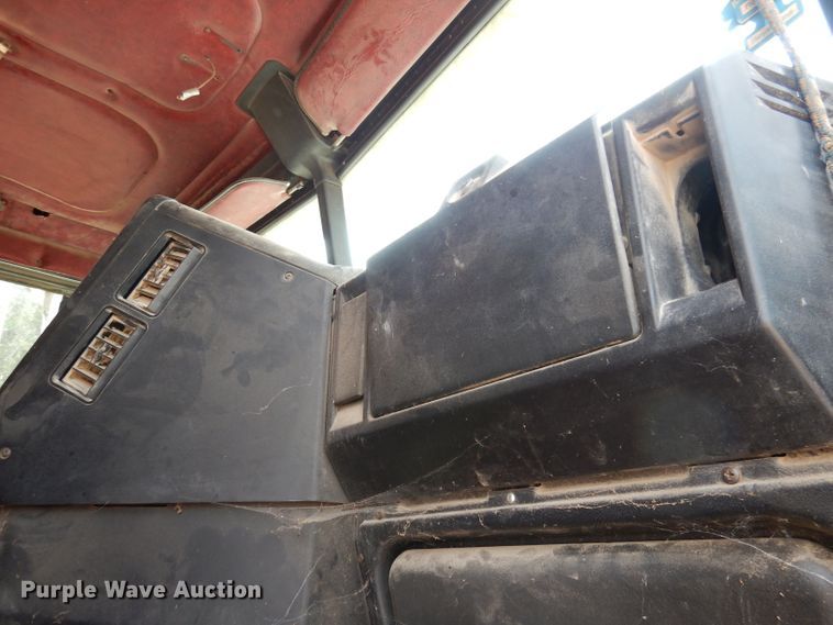 image for item DG0775 1989 Freightliner FLD120  dump truck