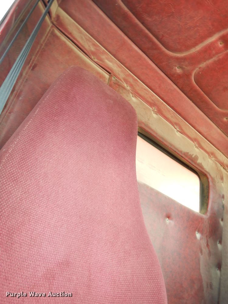 image for item DG0775 1989 Freightliner FLD120  dump truck