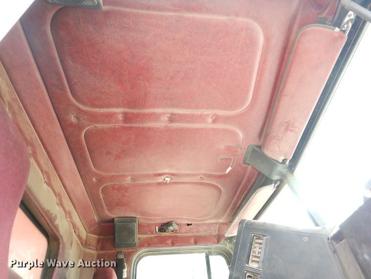 image for item DG0775 1989 Freightliner FLD120  dump truck