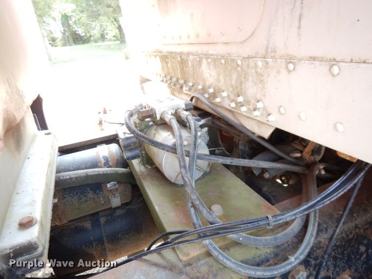 image for item DG0775 1989 Freightliner FLD120  dump truck