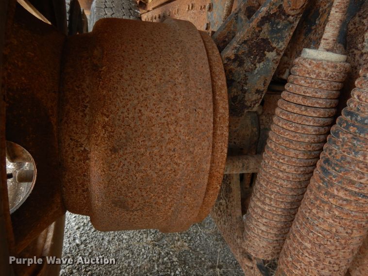 image for item DG0775 1989 Freightliner FLD120  dump truck