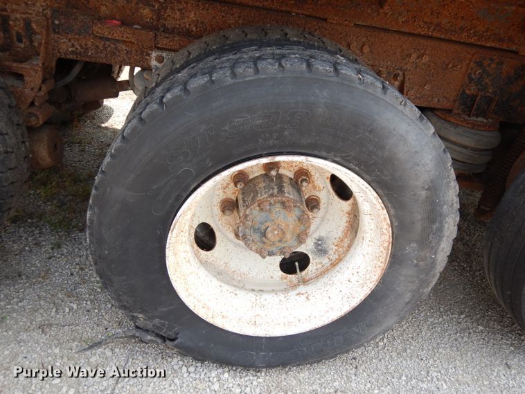 image for item DG0775 1989 Freightliner FLD120  dump truck