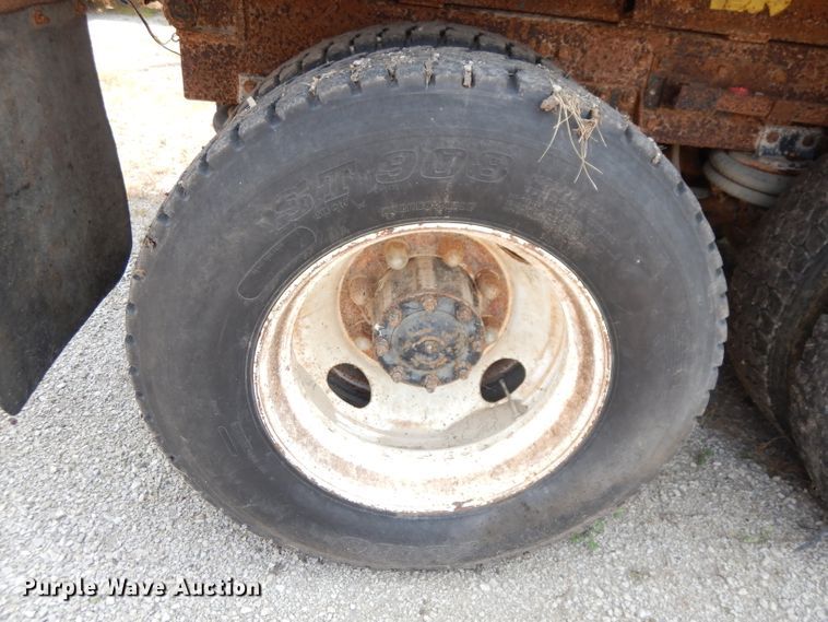 image for item DG0775 1989 Freightliner FLD120  dump truck