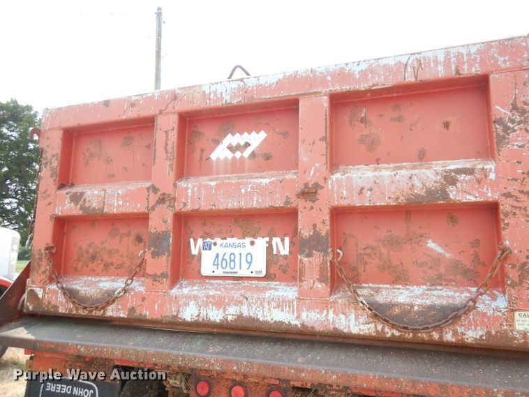 image for item DG0775 1989 Freightliner FLD120  dump truck