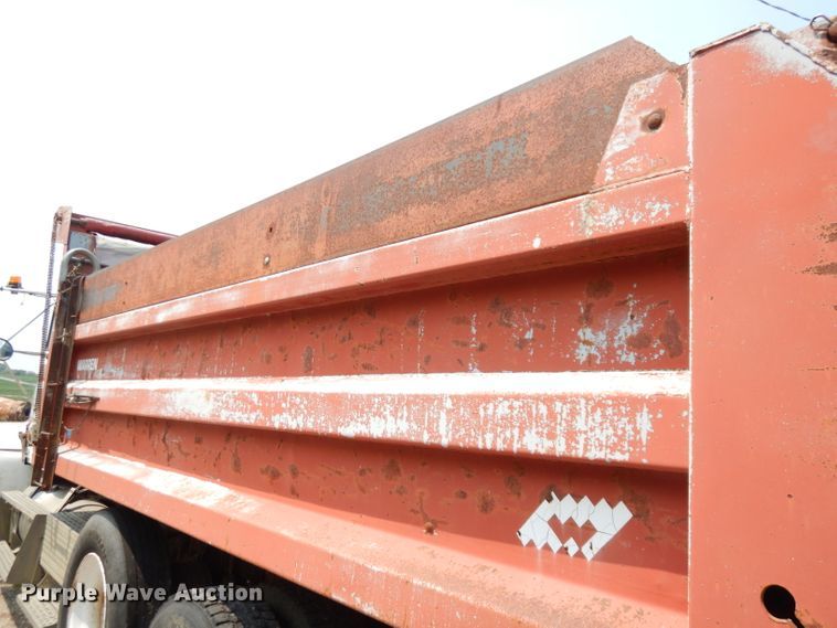 image for item DG0775 1989 Freightliner FLD120  dump truck