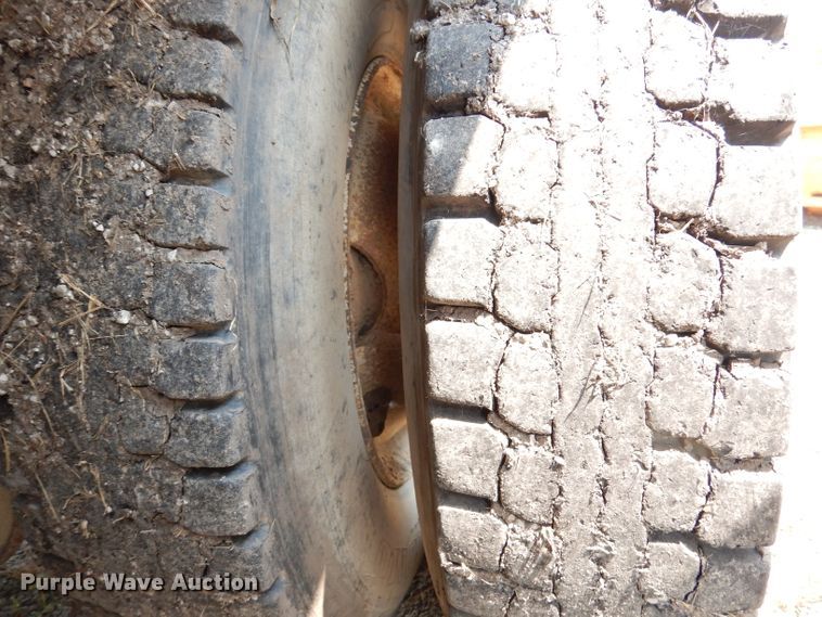 image for item DG0775 1989 Freightliner FLD120  dump truck