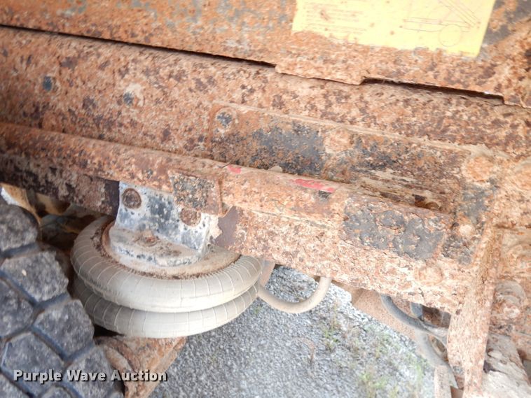 image for item DG0775 1989 Freightliner FLD120  dump truck