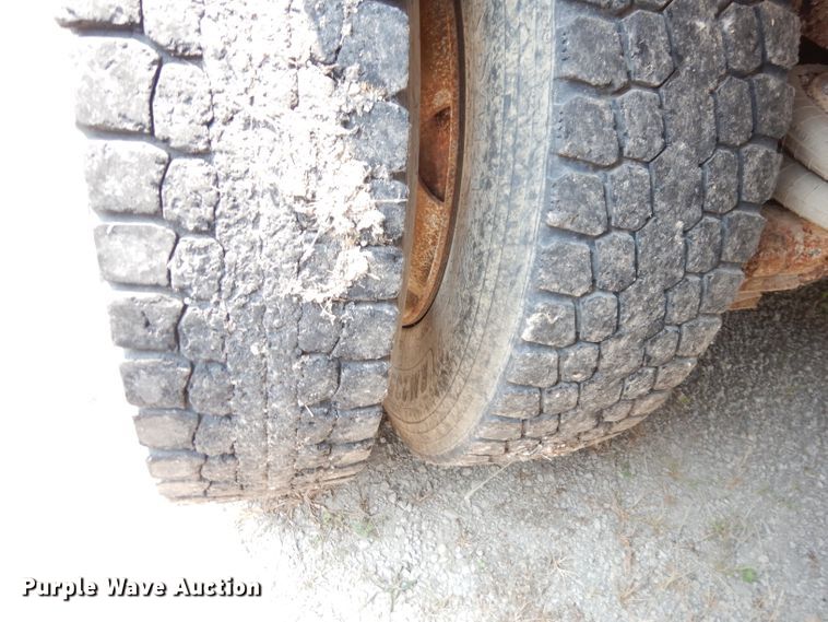 image for item DG0775 1989 Freightliner FLD120  dump truck