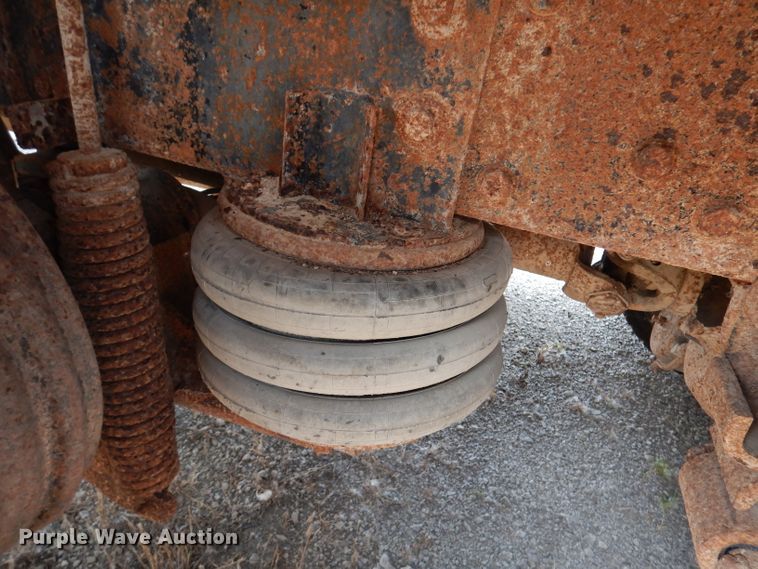 image for item DG0775 1989 Freightliner FLD120  dump truck