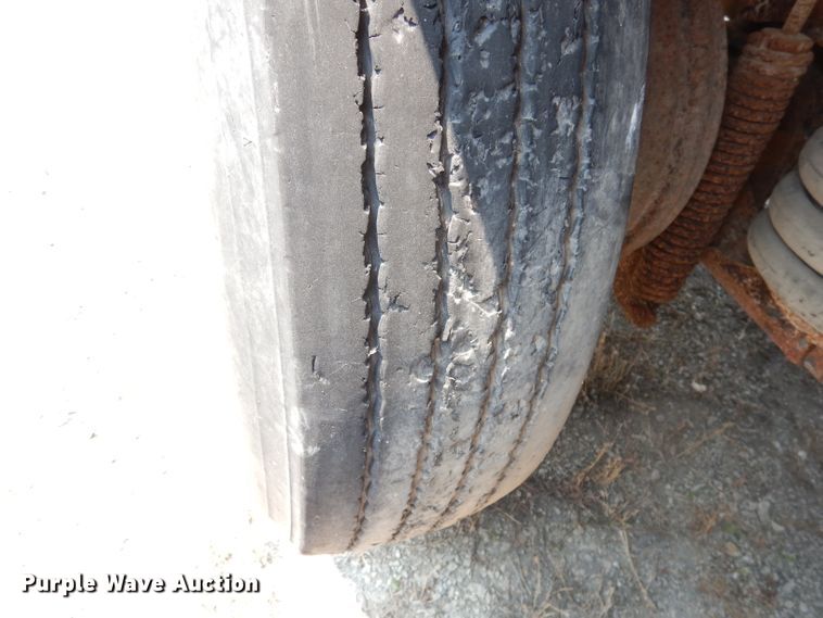 image for item DG0775 1989 Freightliner FLD120  dump truck