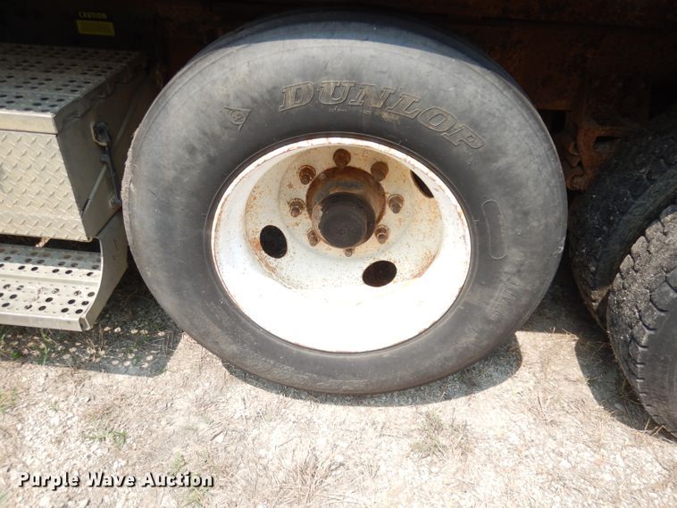 image for item DG0775 1989 Freightliner FLD120  dump truck