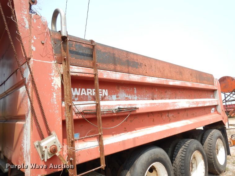 image for item DG0775 1989 Freightliner FLD120  dump truck