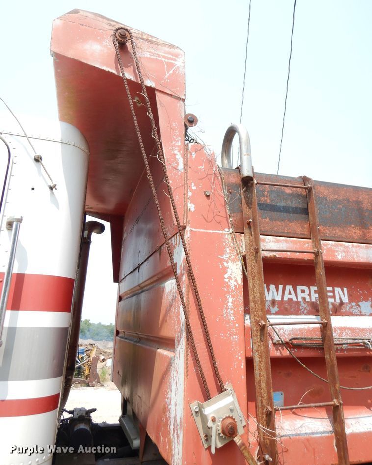 image for item DG0775 1989 Freightliner FLD120  dump truck