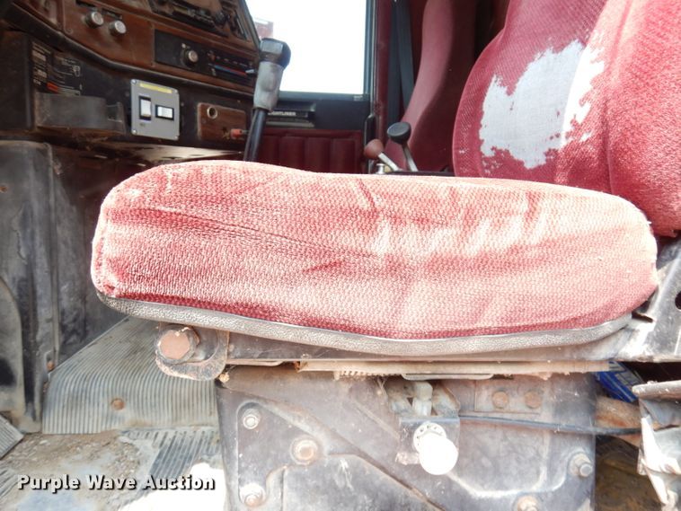 image for item DG0775 1989 Freightliner FLD120  dump truck