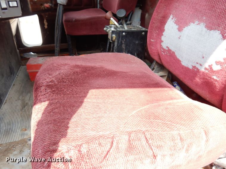 image for item DG0775 1989 Freightliner FLD120  dump truck