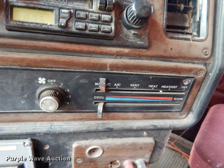 image for item DG0775 1989 Freightliner FLD120  dump truck